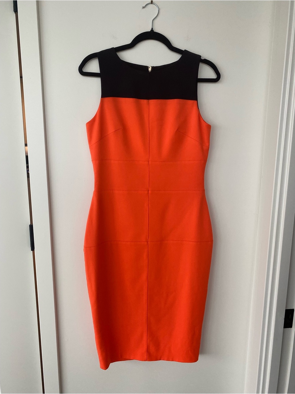HOUSE OF CB(Celeb Boutique) Orange/Black Colorblock Sheath Dress. Size M